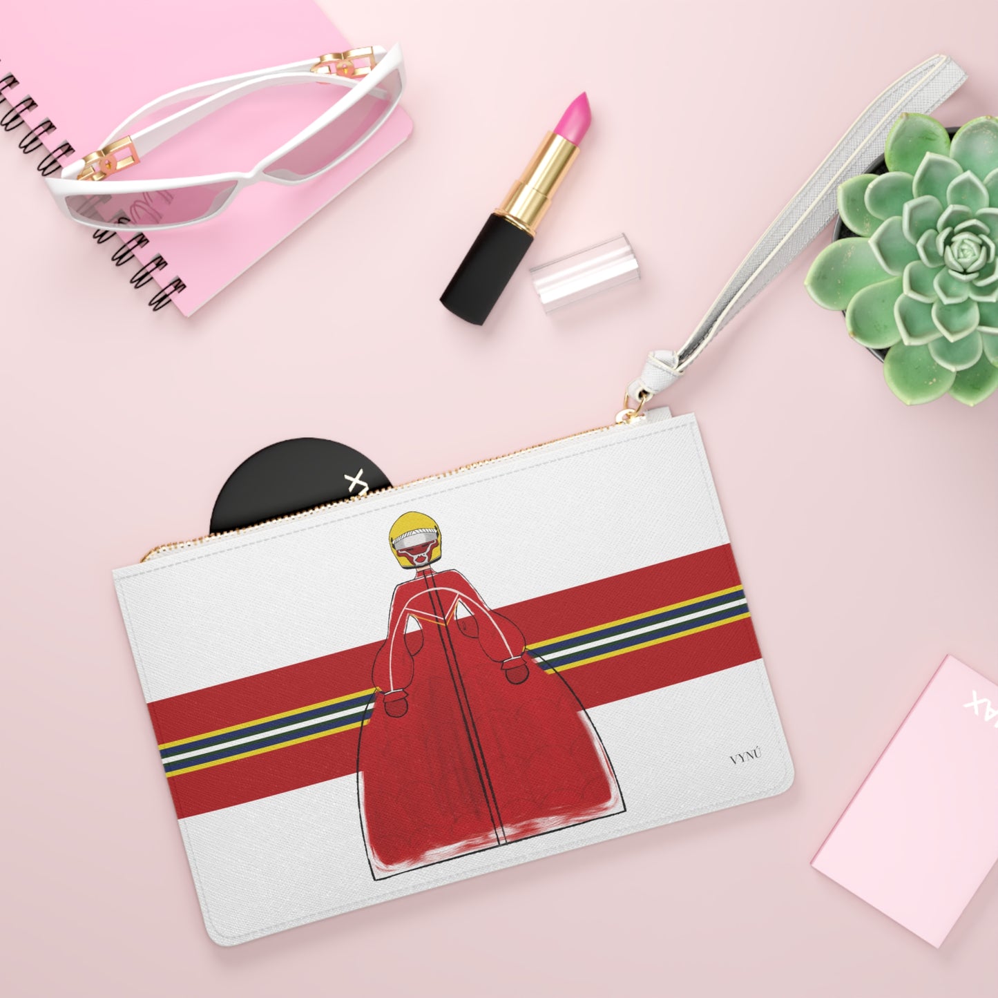 Menina in Clutch Bag